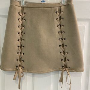 SWEDE TAN SKIRT - FASHION NOVA